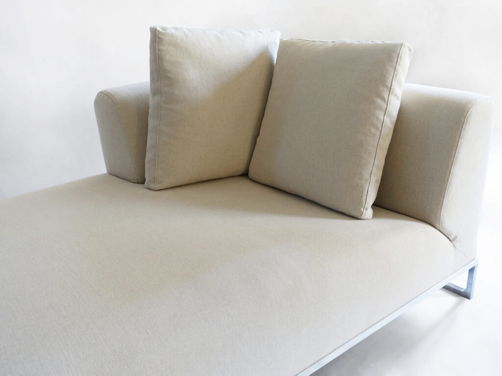 alt="B&BItaliaTokyo（ビーアンドビーイタリア）のSOLO（ソロ）relaxing sofaリラックスソファの張替え（イタリア製）"