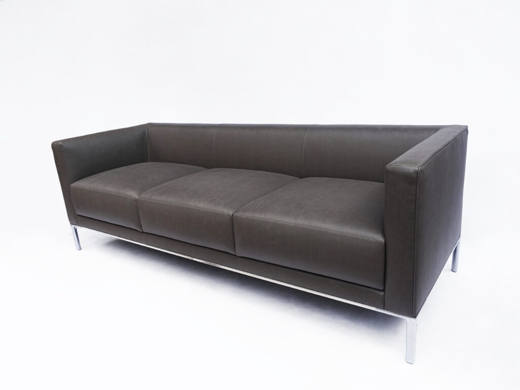 alt="Cassina（カッシーナ）GRAB largeグラブ ラージ 1P・3Pソファ張替え"