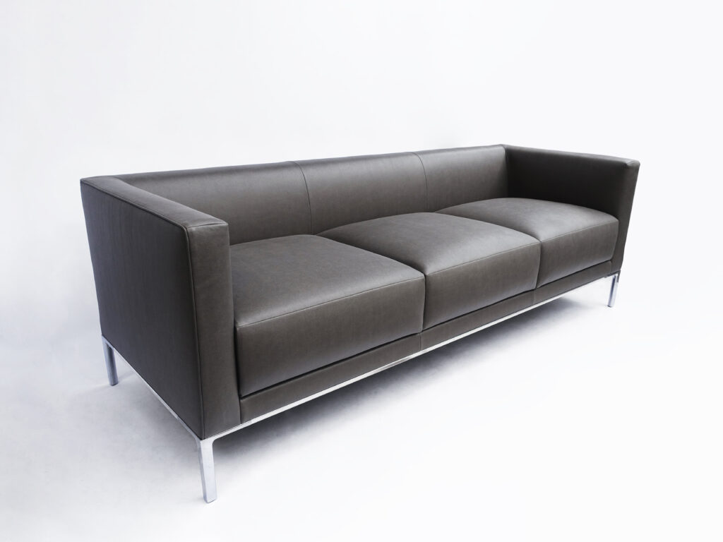 alt="Cassina（カッシーナ）GRAB largeグラブ ラージ 1P・3Pソファ張替え"