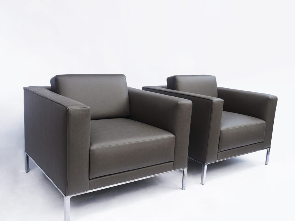 alt="Cassina（カッシーナ）GRAB largeグラブ ラージ 1P・3Pソファ張替え"