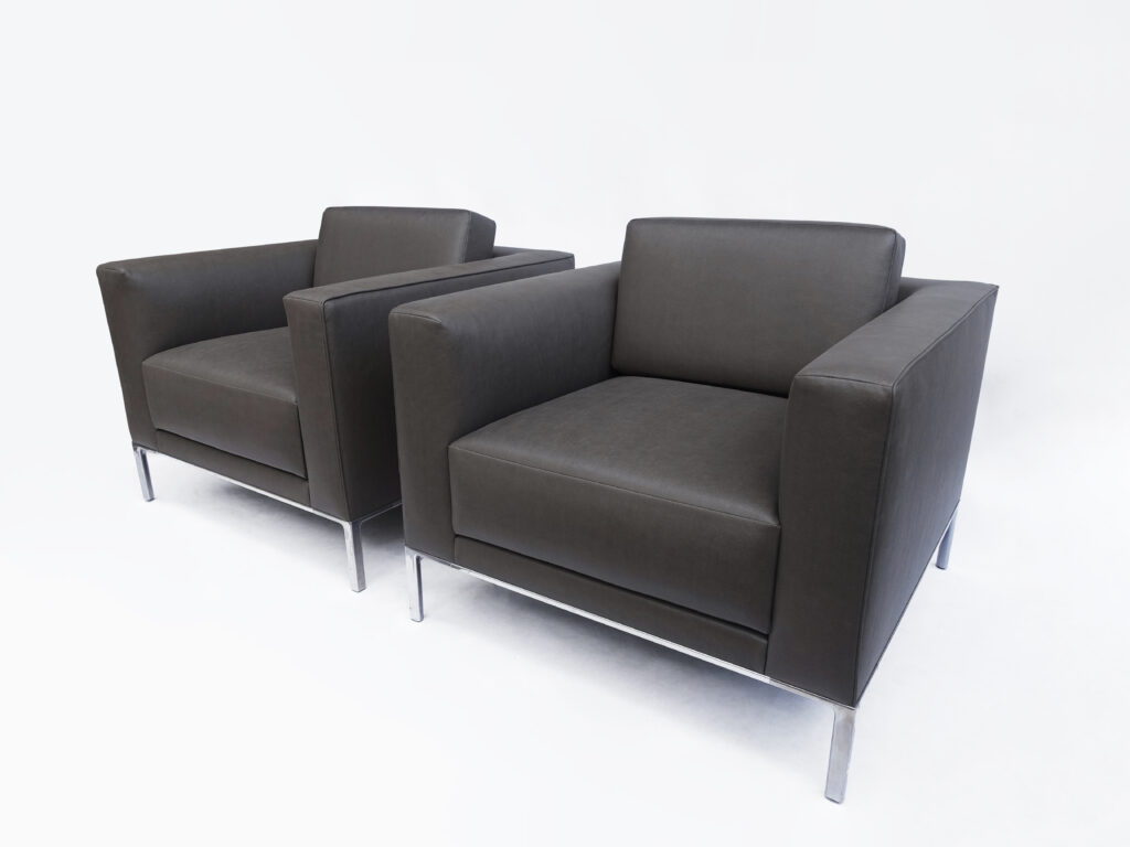 alt="Cassina（カッシーナ）GRAB largeグラブ ラージ 1P・3Pソファ張替え"
