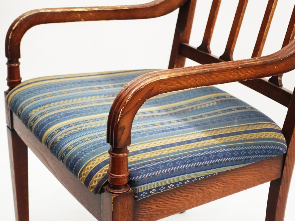 alt="アームチェア張替え・塗装"