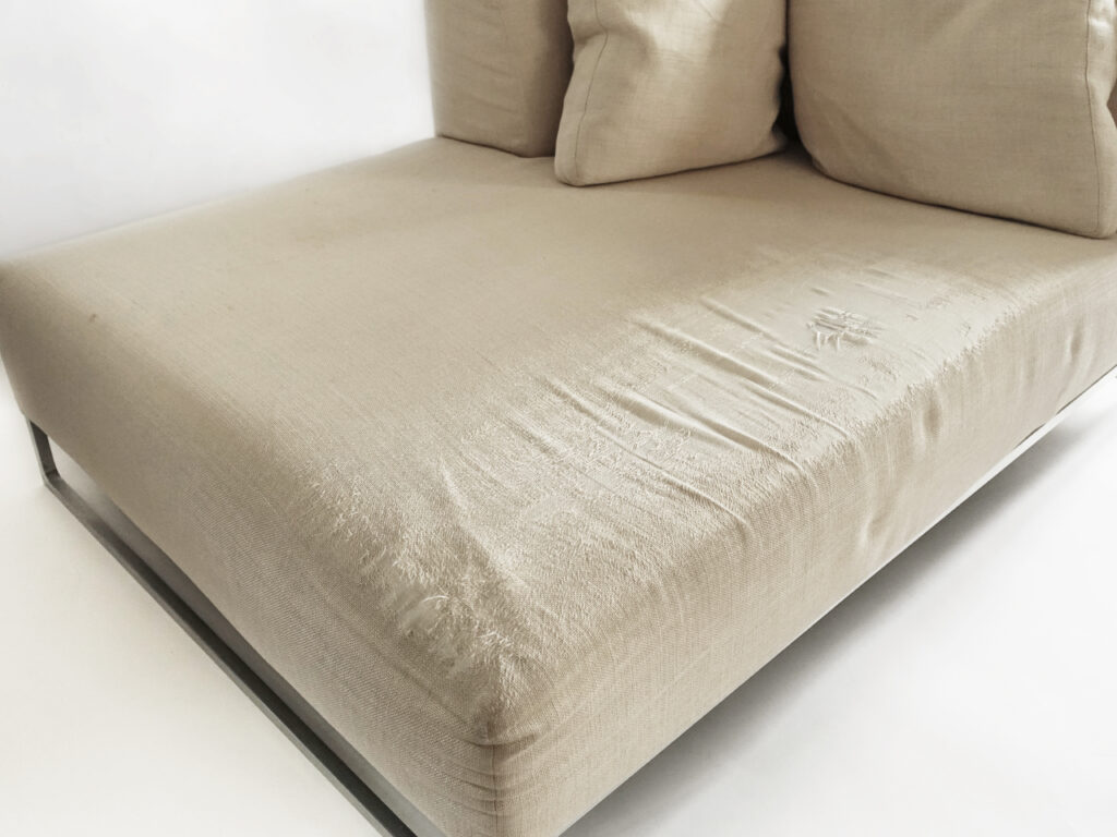 alt="B&BItaliaTokyo（ビーアンドビーイタリア）のSOLO（ソロ）relaxing sofaリラックスソファの張替え（イタリア製）"