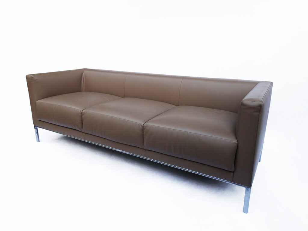 alt="Cassina（カッシーナ）GRAB largeグラブ ラージ 1P・3Pソファ張替え"