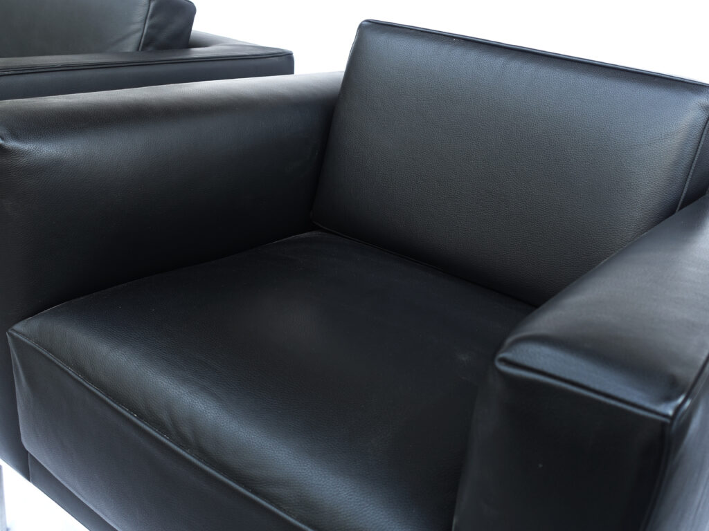 alt="Cassina（カッシーナ）GRAB largeグラブ ラージ 1P・3Pソファ張替え"