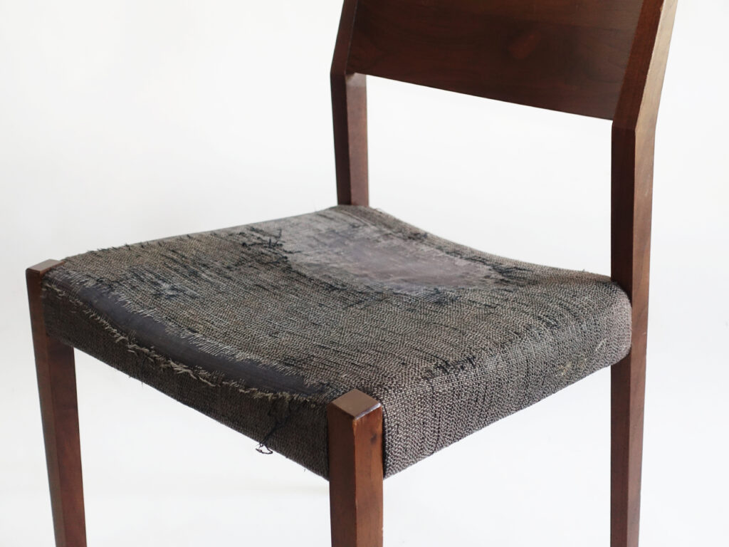alt="ダイニングチェアの座面張替え"