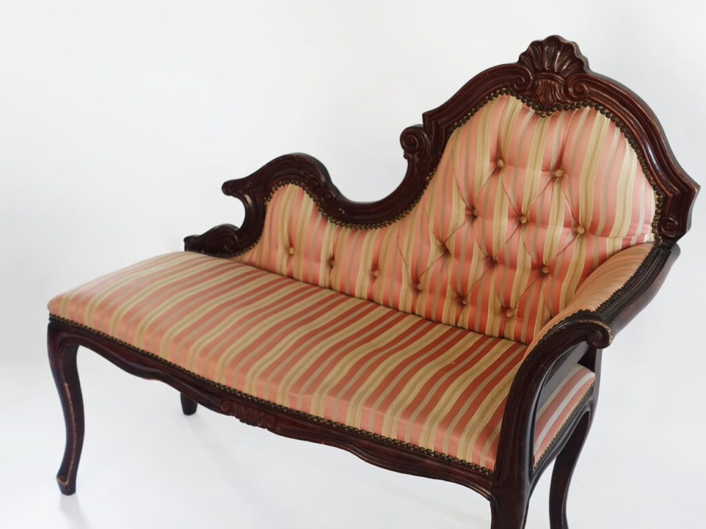 alt="カウチソファ張替え"