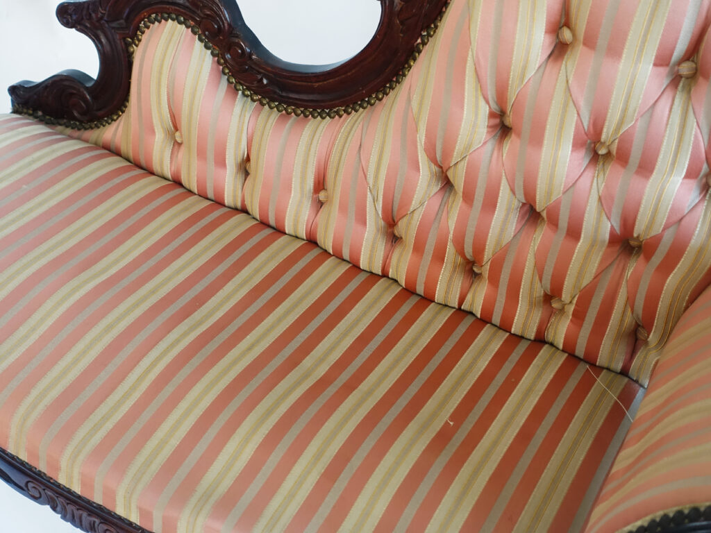 alt="カウチソファ張替え"