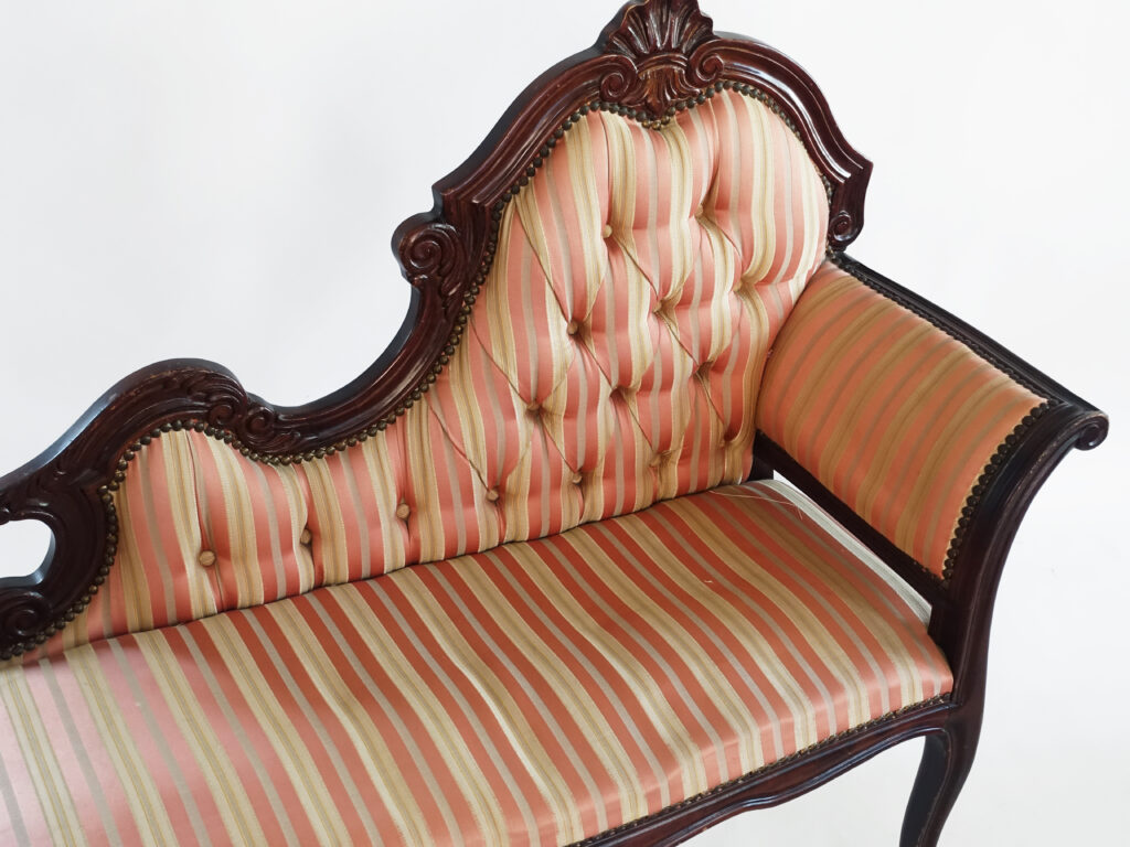 alt="カウチソファ張替え"