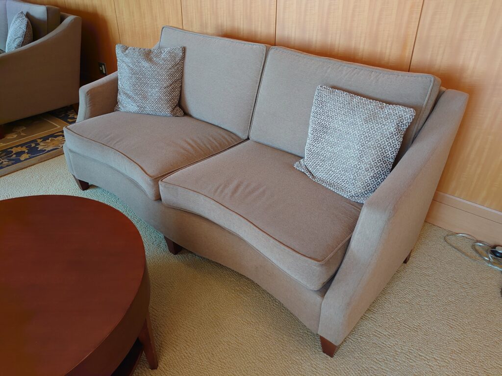 alt="ソファの張替え"