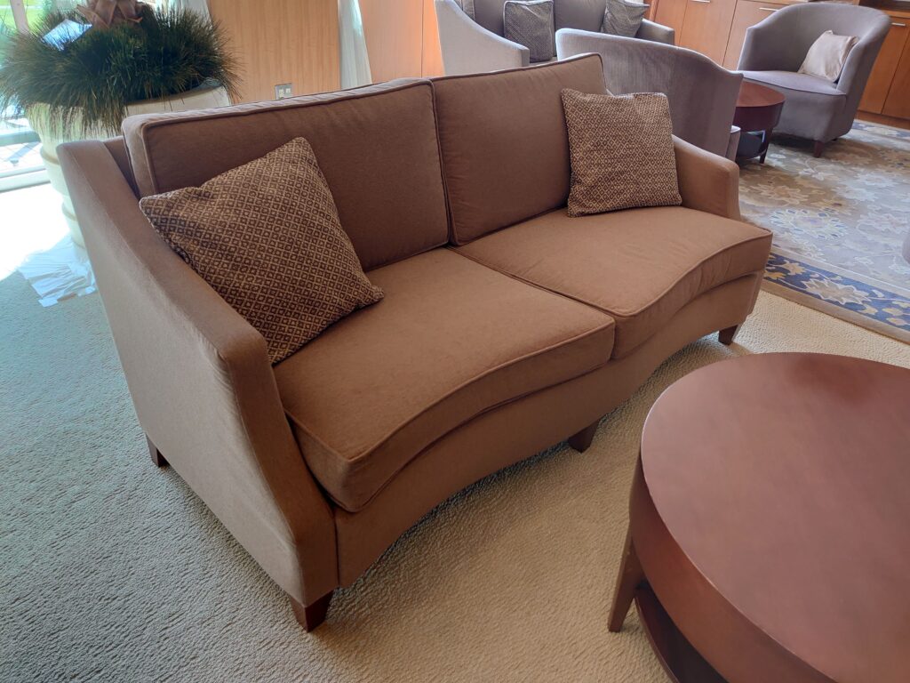 alt="ソファの張替え"