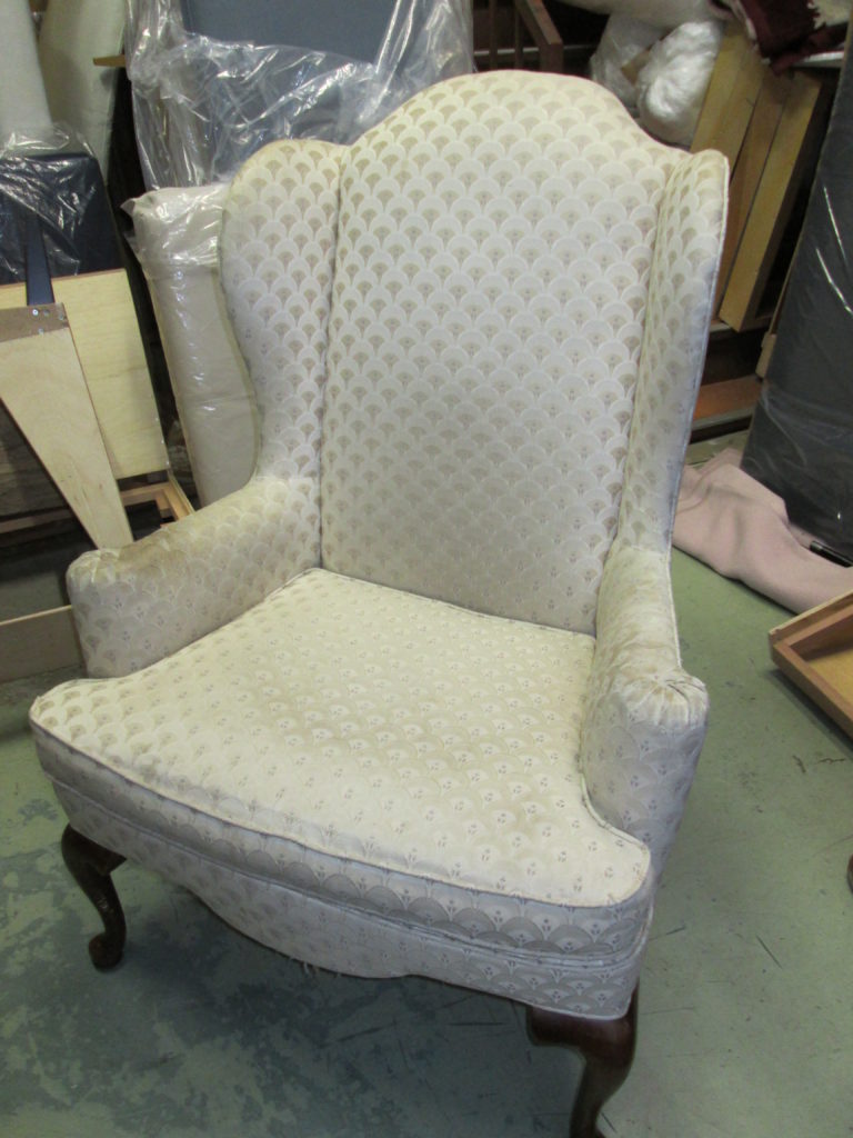 alt="一人掛けソファの張替え"