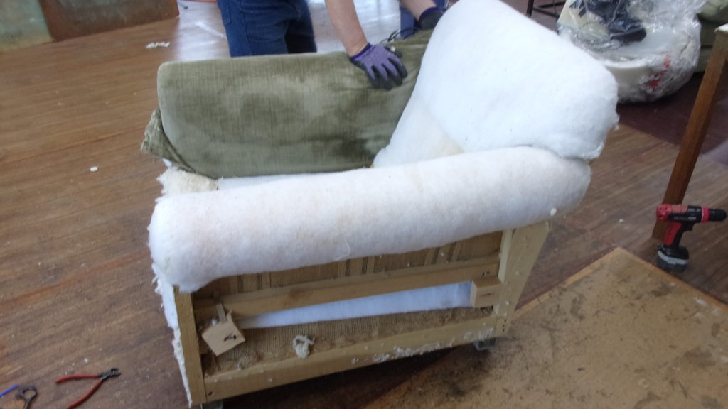 alt="A Rudin（エールーディン）のソファの張替え"