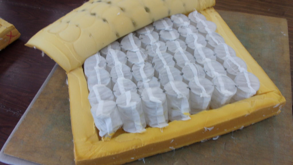 alt="A Rudin（エールーディン）のソファの張替え"