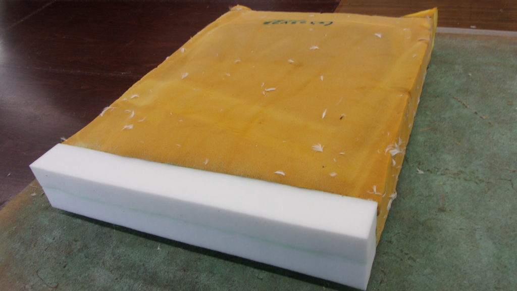 alt="A Rudin（エールーディン）のソファの張替え"