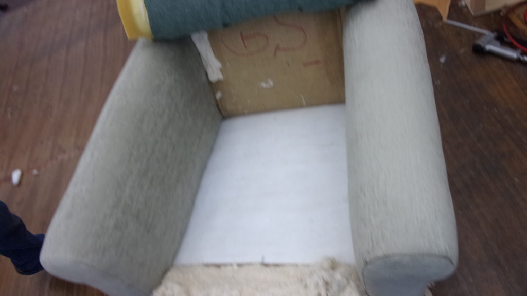 alt="A Rudin（エールーディン）のソファの張替え"