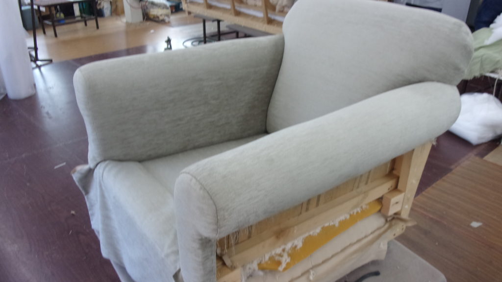 alt="A Rudin（エールーディン）のソファの張替え"