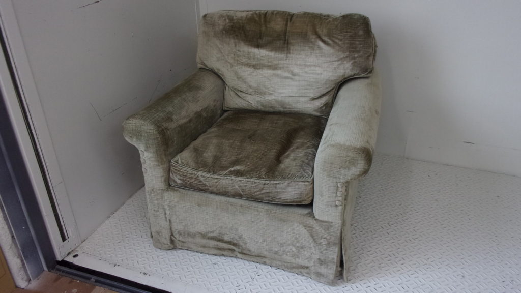 alt="A Rudin（エールーディン）のソファの張替え"