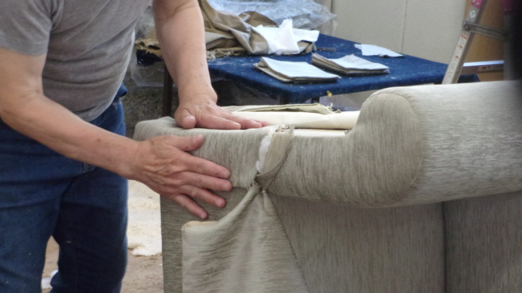 alt="A Rudin（エールーディン）のソファの張替え"