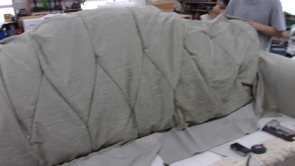 alt="A Rudin（エールーディン）のソファの張替え"