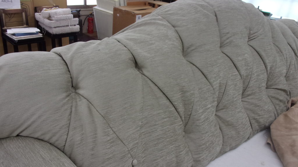 alt="A Rudin（エールーディン）のソファの張替え"