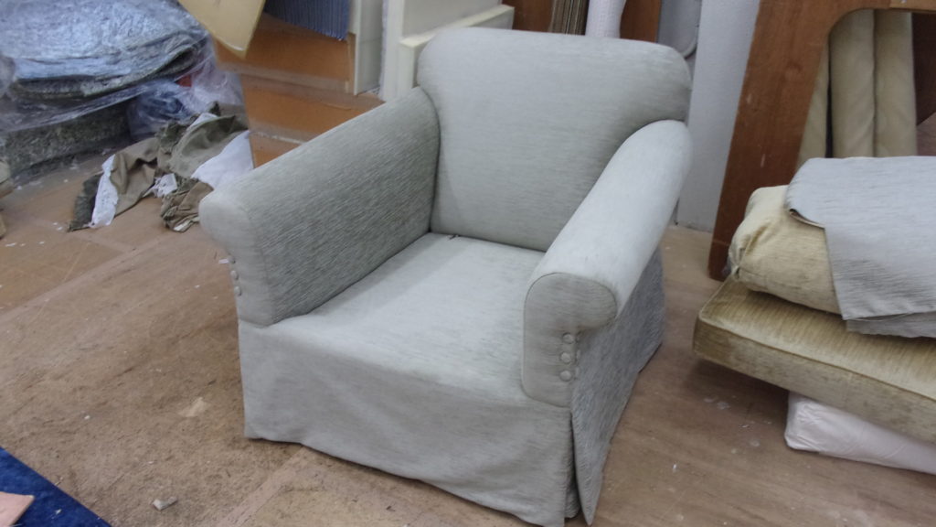 alt="A Rudin（エールーディン）のソファの張替え"