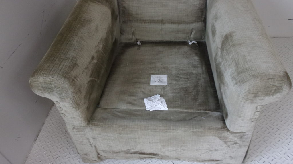 alt="A Rudin（エールーディン）のソファの張替え"