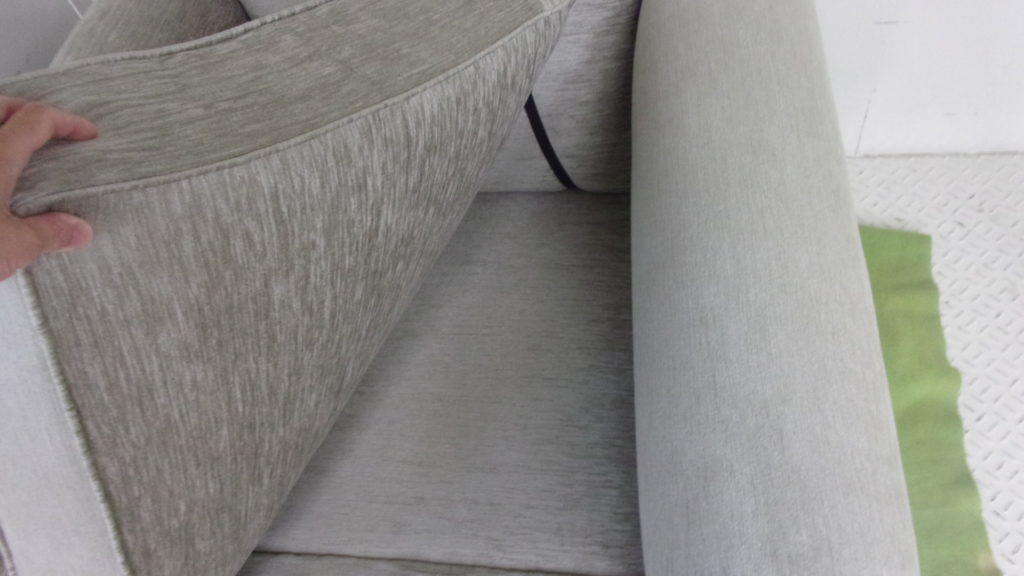 alt="A Rudin（エールーディン）のソファの張替え"