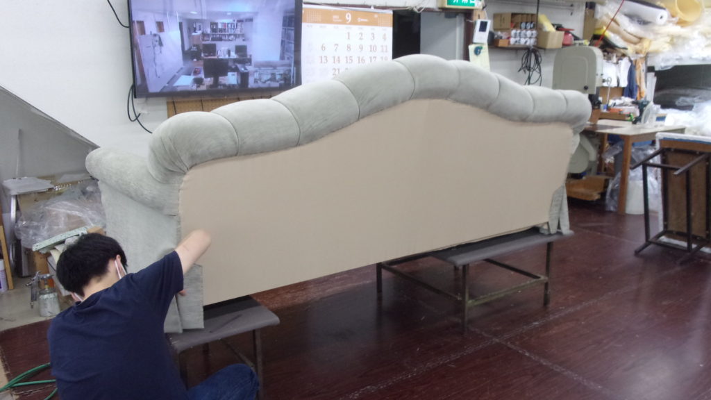 alt="A Rudin（エールーディン）のソファの張替え"