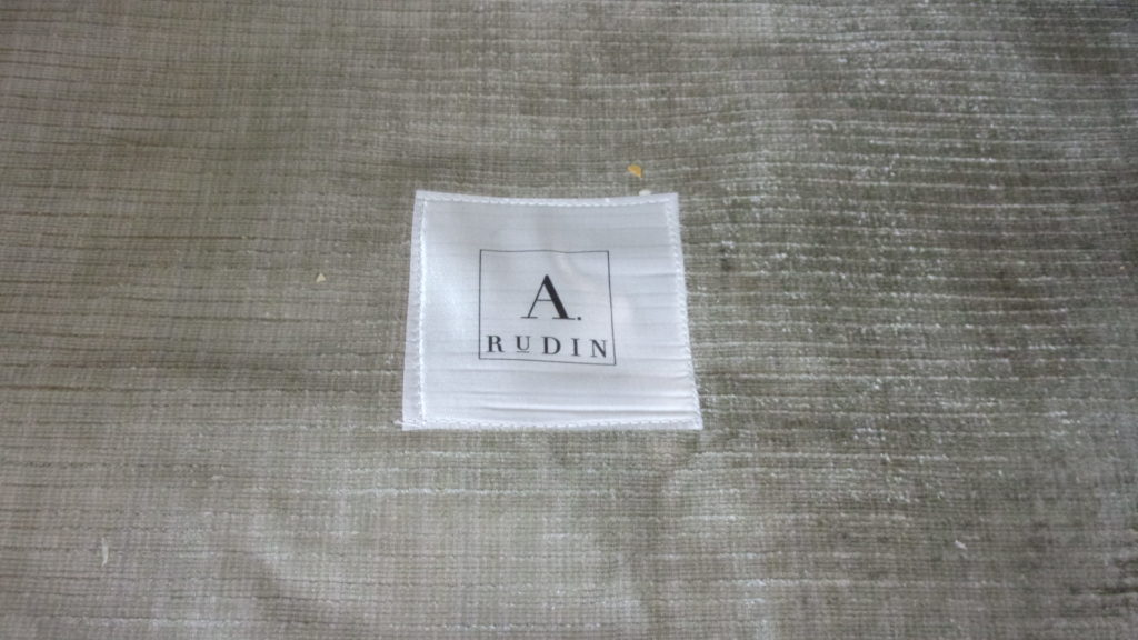 alt="A Rudin（エールーディン）のソファの張替え"