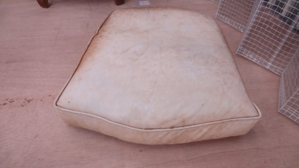 alt="イタリア製ＣＩＡＣ社ロココ調1人掛けソファ張替え"