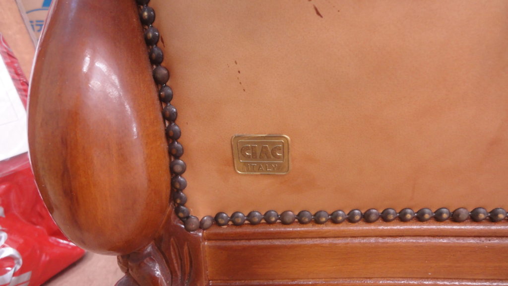 alt="イタリア製ＣＩＡＣ社ロココ調1人掛けソファ張替え"