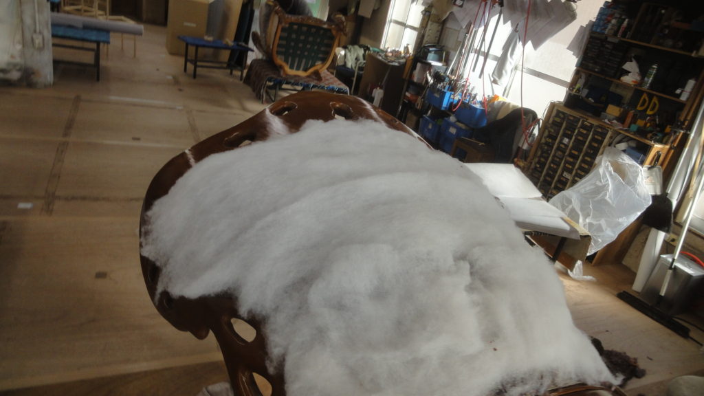 alt="イタリア製ＣＩＡＣ社ロココ調1人掛けソファ張替え"