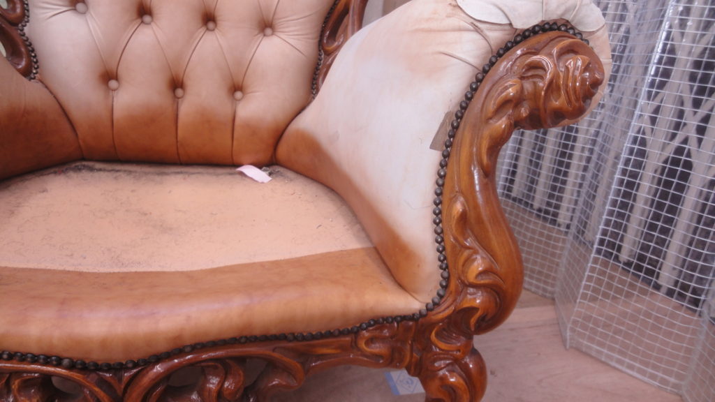 alt="イタリア製ＣＩＡＣ社ロココ調1人掛けソファ張替え"