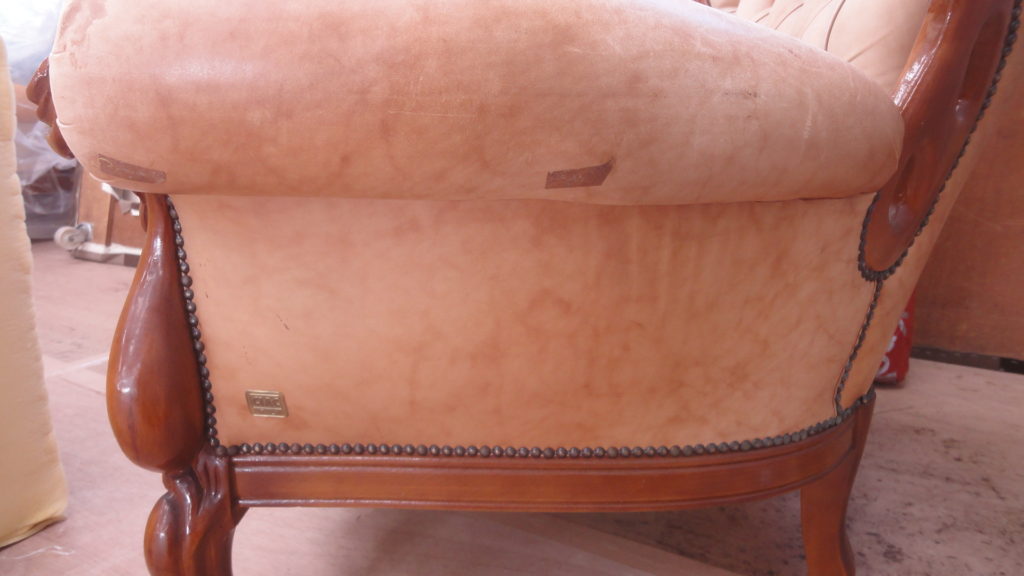 alt="イタリア製ＣＩＡＣ社ロココ調1人掛けソファ張替え"