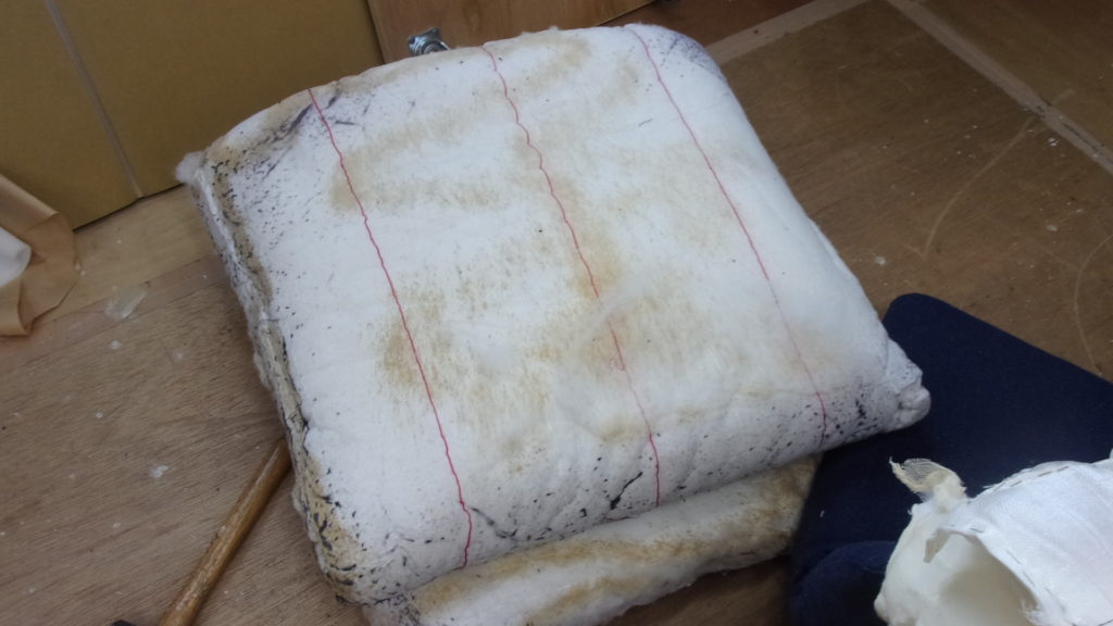 alt="Cassina（カッシーナ）のMARALUNGA（マラルンガ）ソファの張替え"