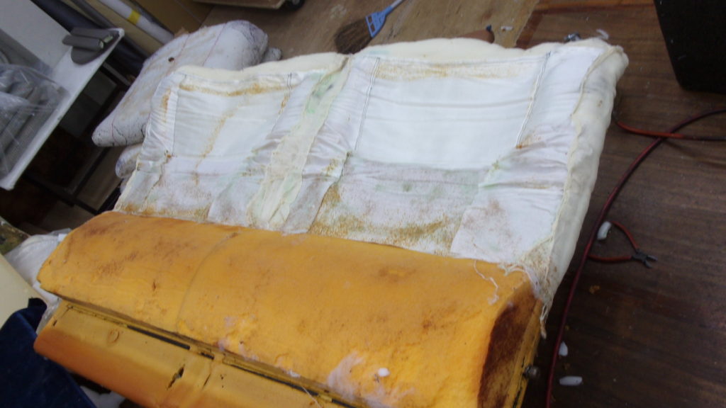 alt="Cassina（カッシーナ）のMARALUNGA（マラルンガ）ソファの張替え"