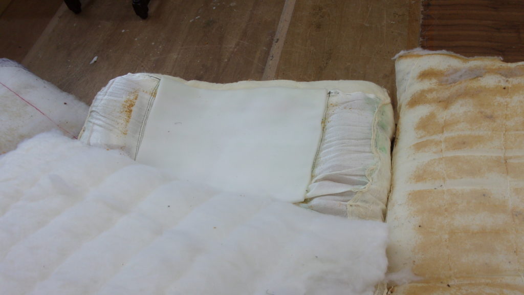 alt="Cassina（カッシーナ）のMARALUNGA（マラルンガ）ソファの張替え"