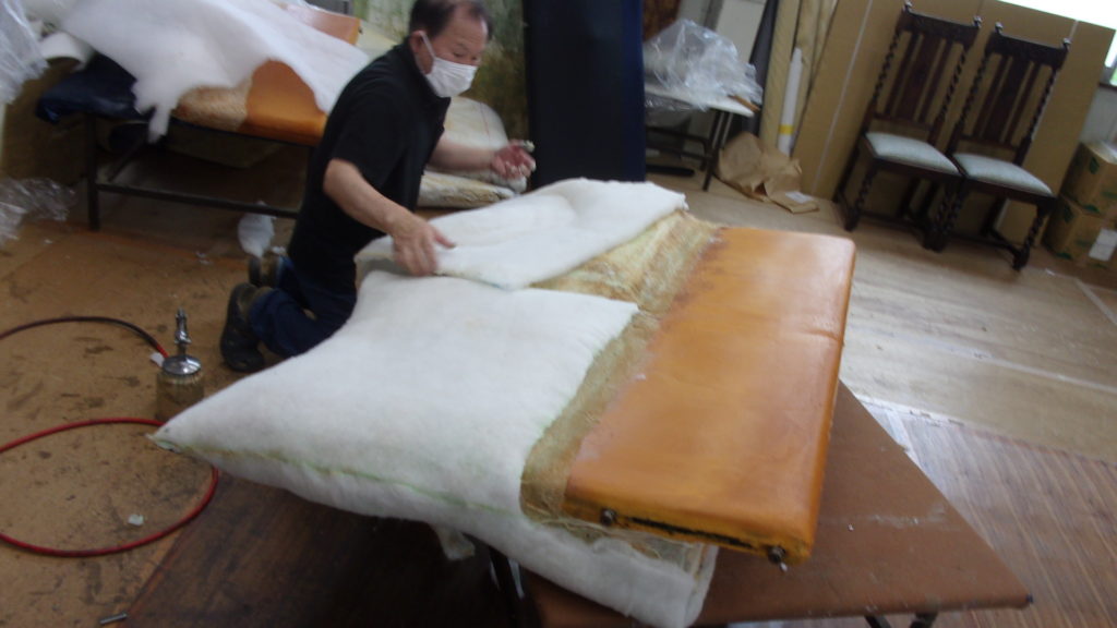 alt="Cassina（カッシーナ）のMARALUNGA（マラルンガ）ソファの張替え"