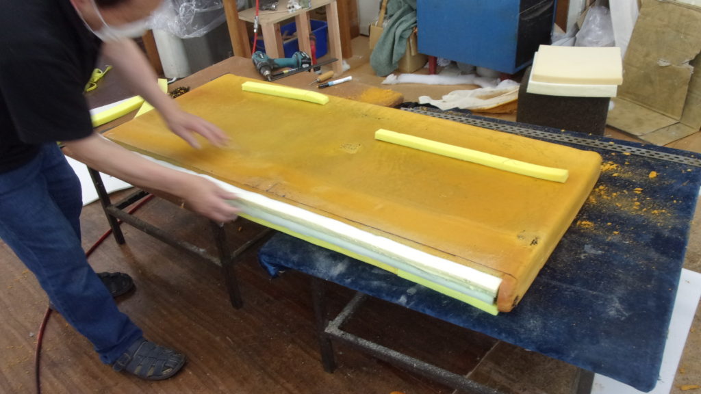 alt="Cassina（カッシーナ）のMARALUNGA（マラルンガ）ソファの張替え"