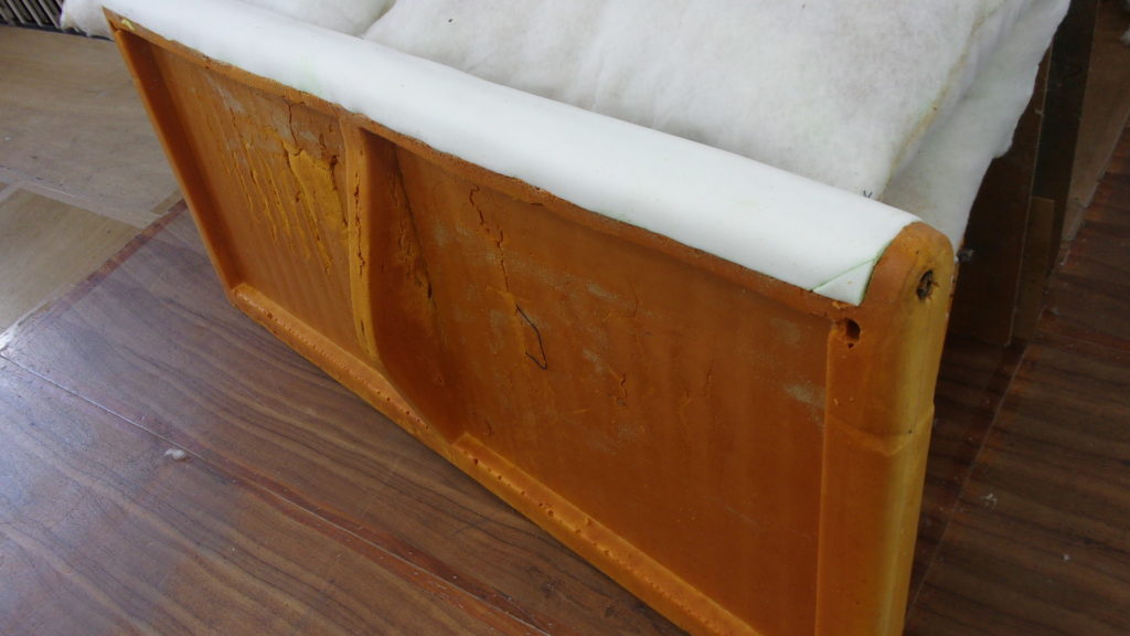 alt="Cassina（カッシーナ）のMARALUNGA（マラルンガ）ソファの張替え"