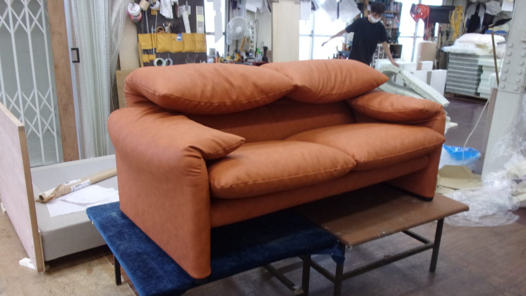 alt="Cassina（カッシーナ）のMARALUNGA（マラルンガ）ソファの張替え"