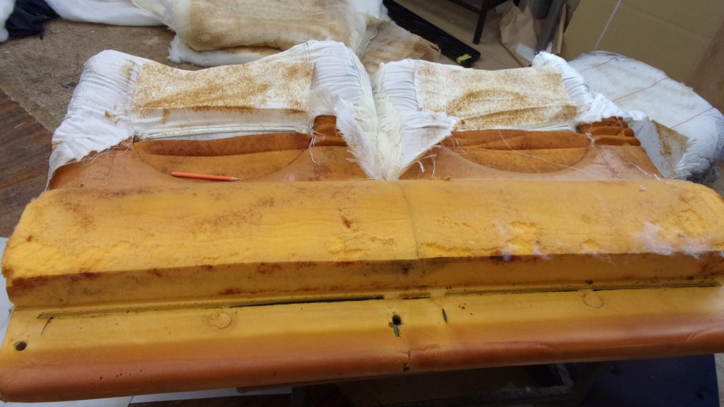 alt="Cassina（カッシーナ）のMARALUNGA（マラルンガ）ソファの張替え"