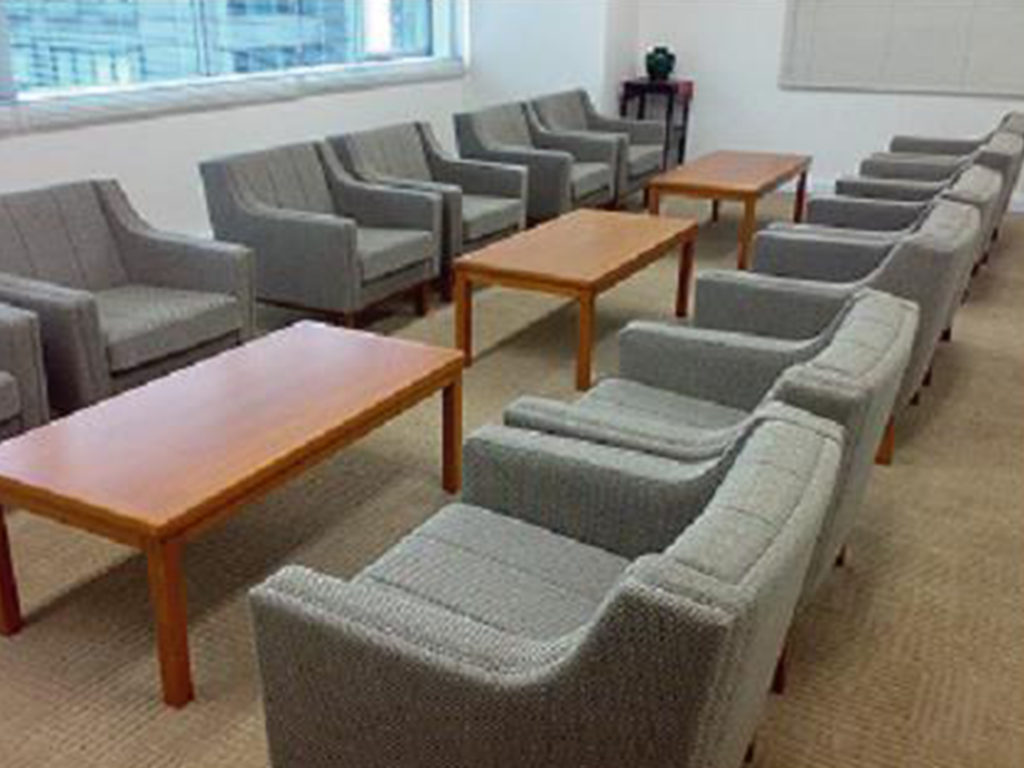 alt="大阪府会議室"