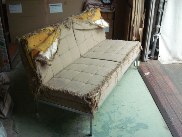 alt="ソファの張替え"