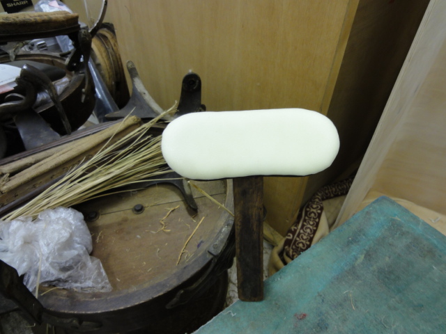 alt="昭和戦前の「ハイドリック理容椅子」"