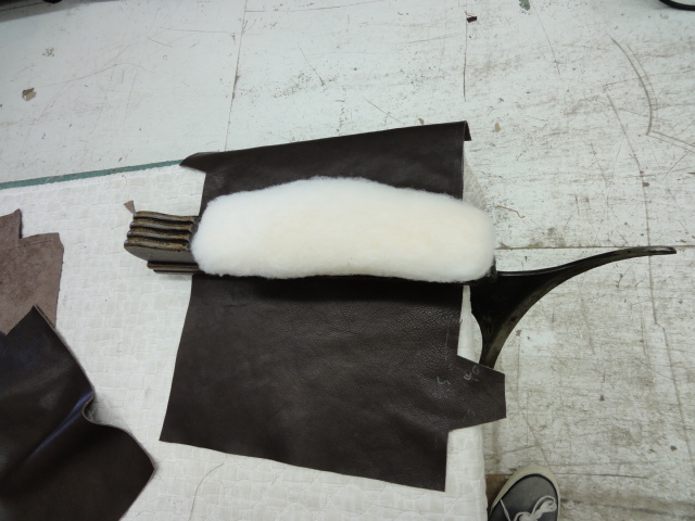 alt="昭和戦前の「ハイドリック理容椅子」"