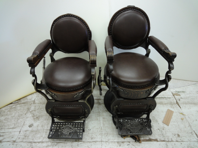 alt="昭和戦前の「ハイドリック理容椅子」"