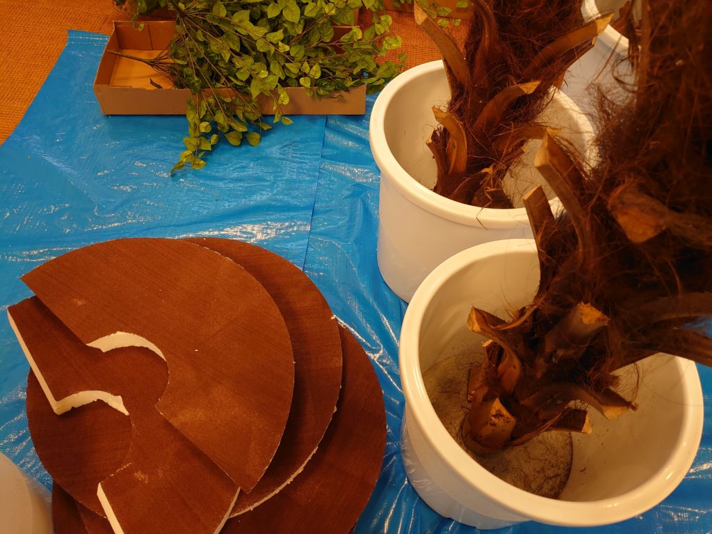 alt="特注フェイクグリーンのリニューアル施工(ヤシの木)"