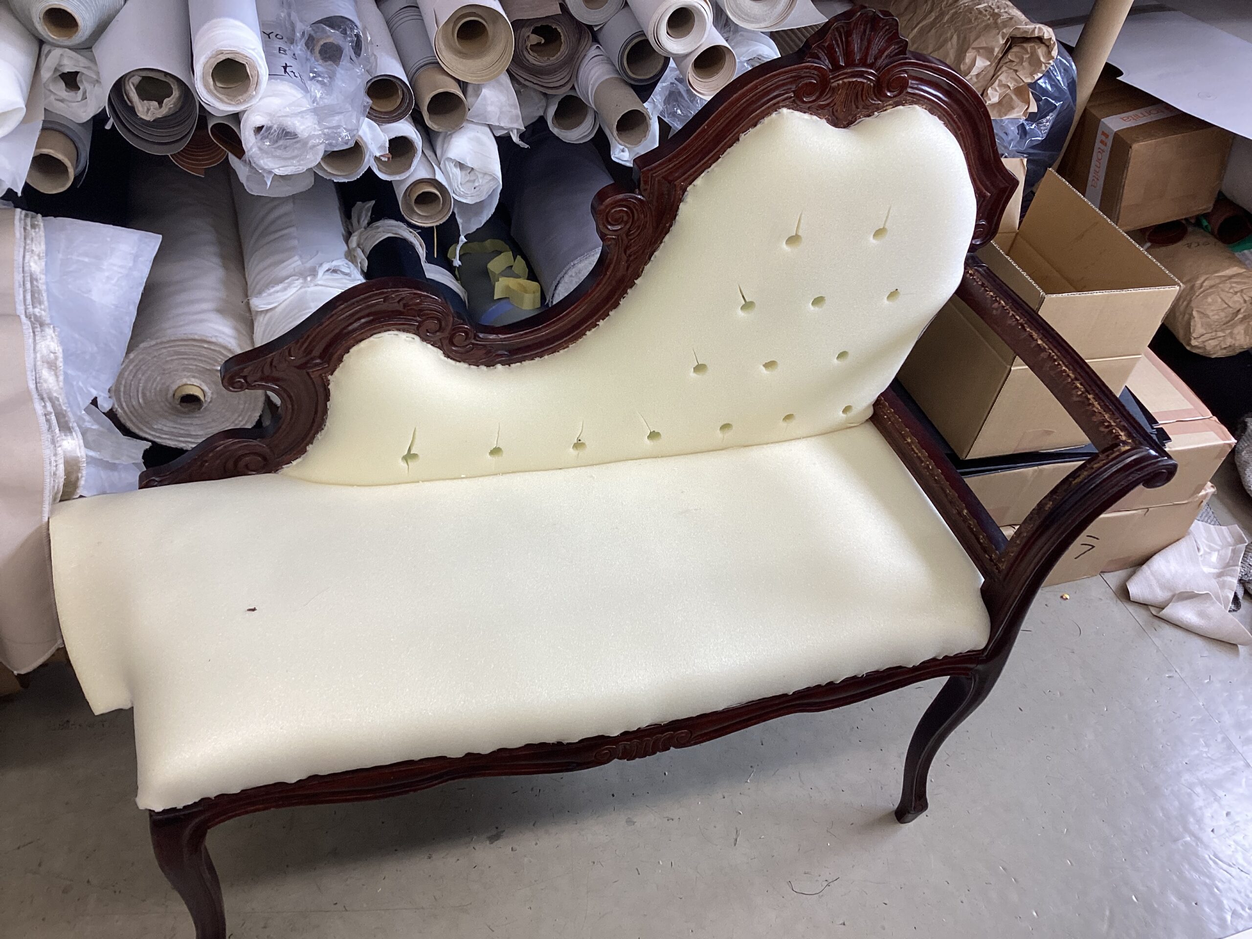 alt="カウチソファ張替え"